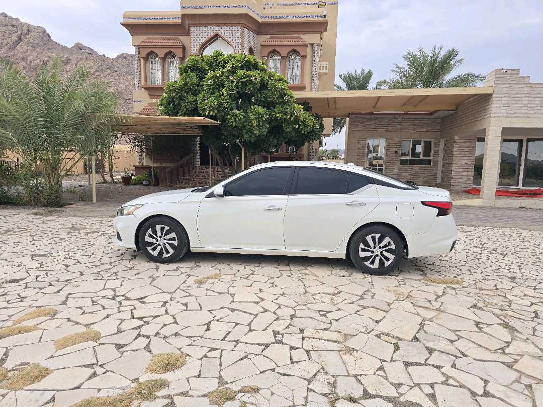 Car Image 2019 NISSAN ALTIMA S