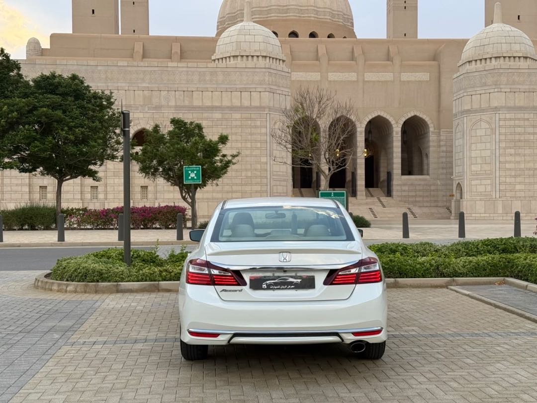 Car Image 2017 HONDA ACCORD EXL