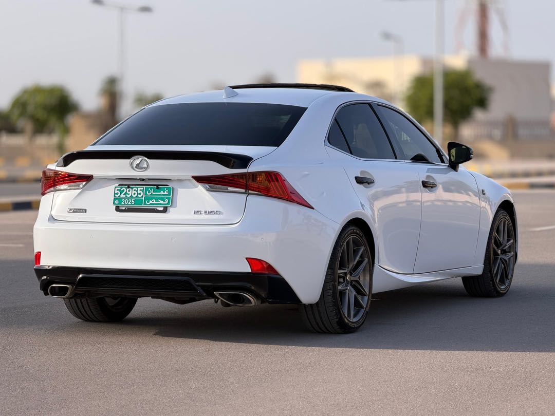 Car Image 2018 LEXUS IS 350