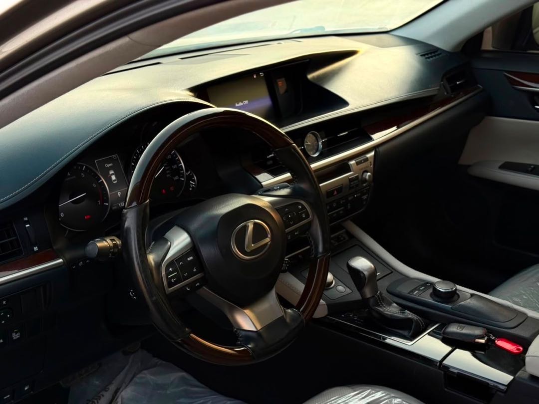 Car Image 2017 LEXUS ES 350