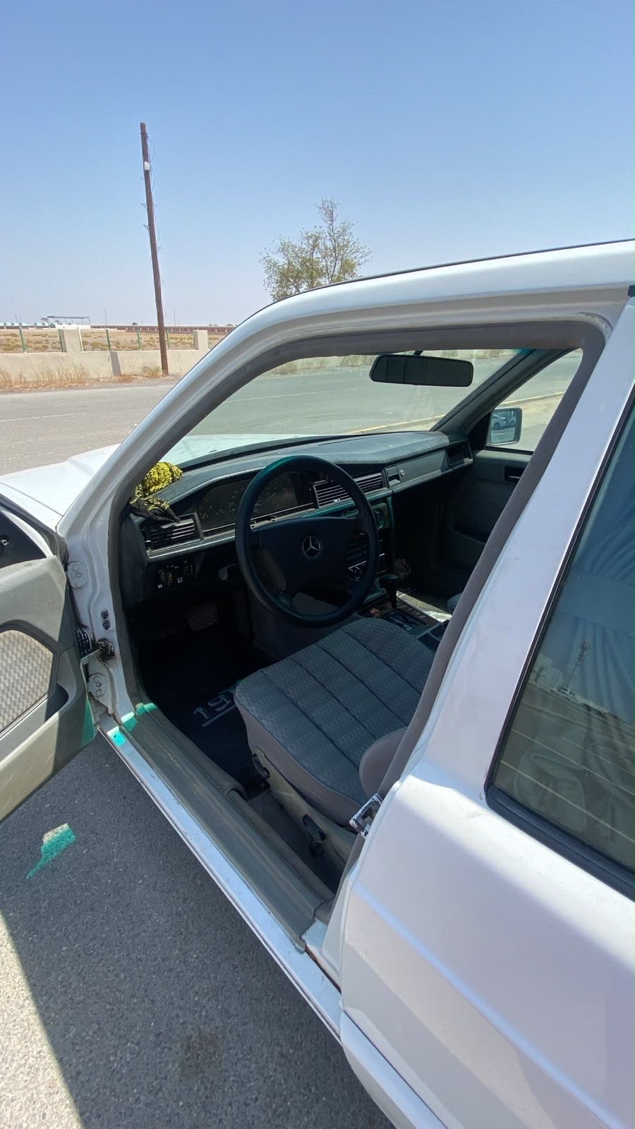 Car Image 1993 MERCEDES E Class 220