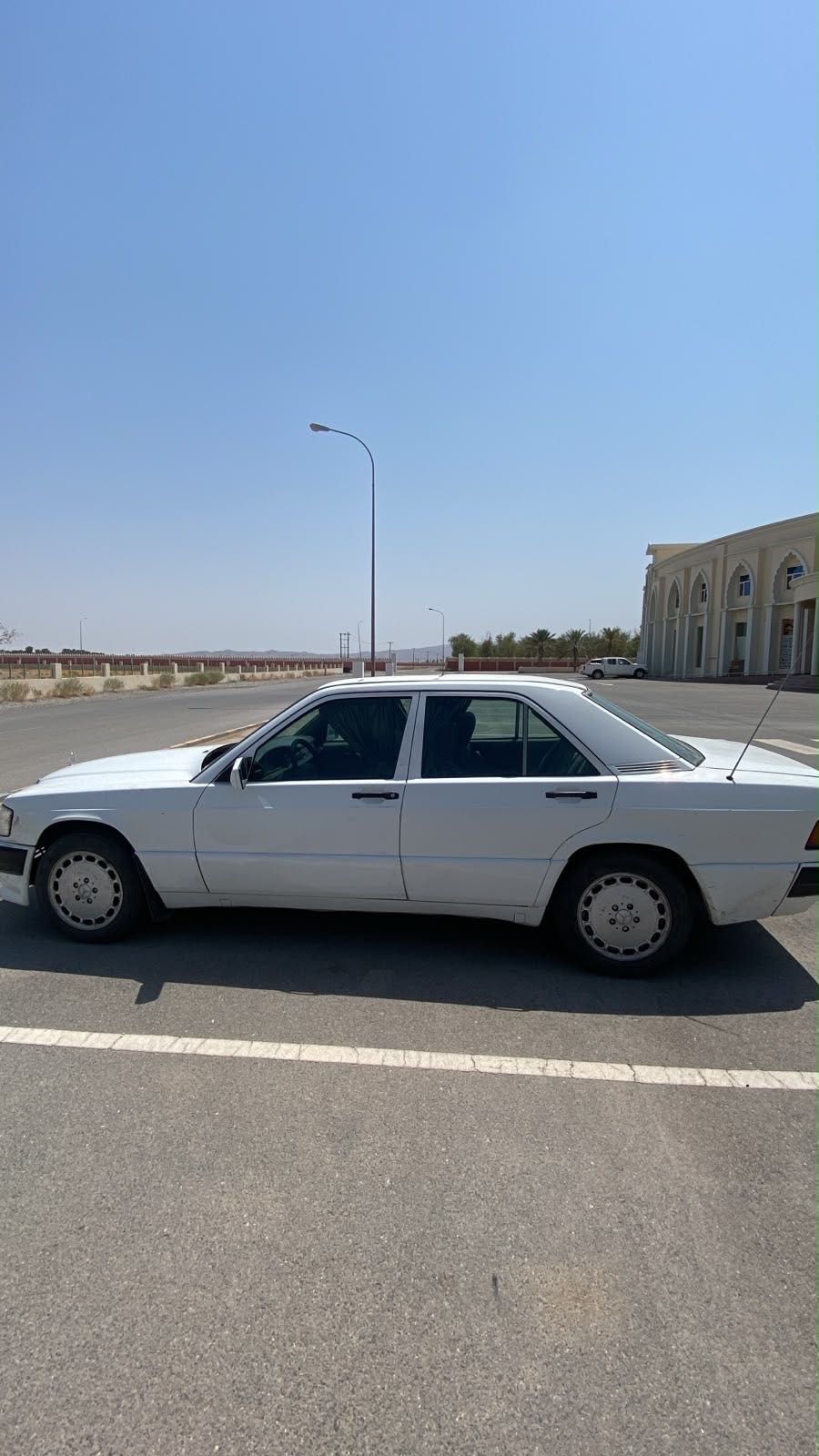 Car Image 1993 MERCEDES E Class 220
