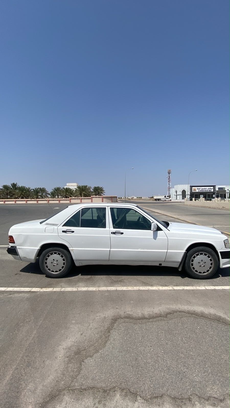 Car Image 1993 MERCEDES E Class 220