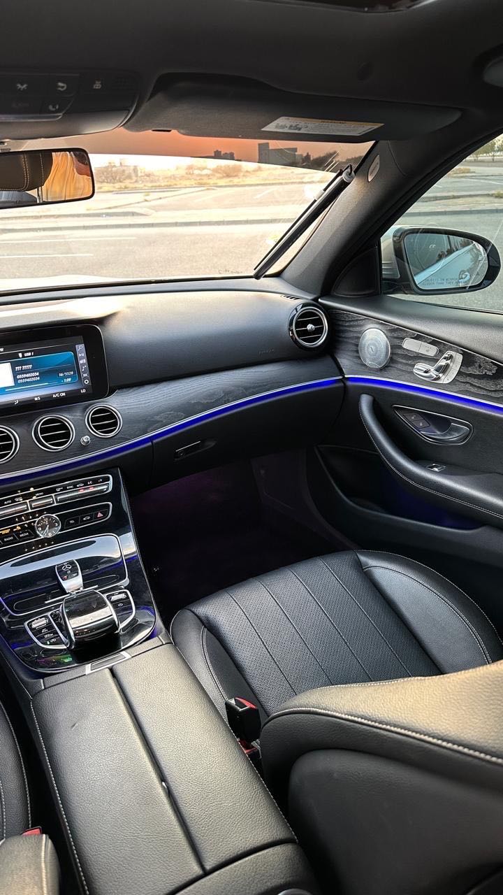 Car Image 2017 MERCEDES E Class 300