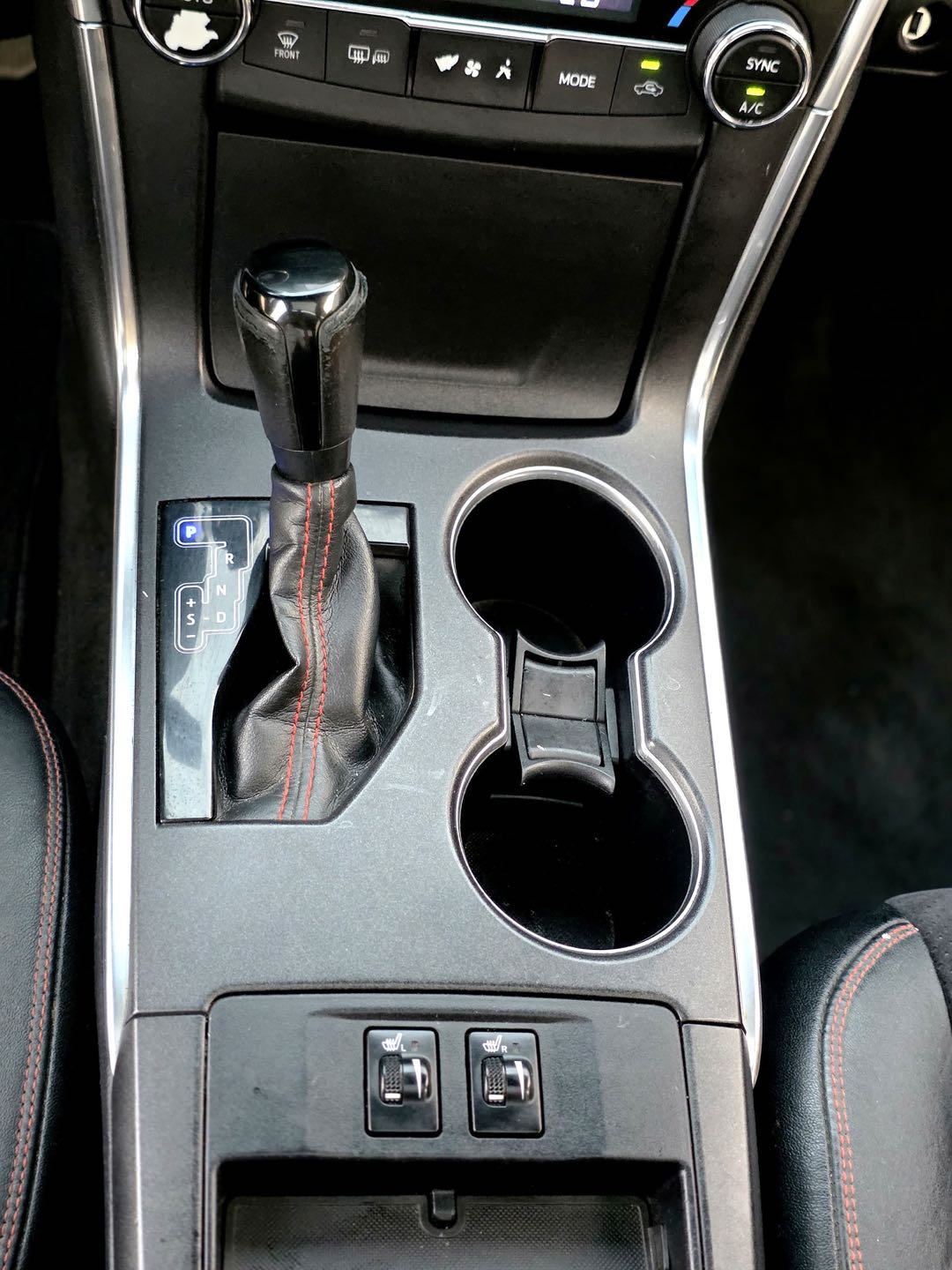 Car Image 2015 TOYOTA CAMRY XSE