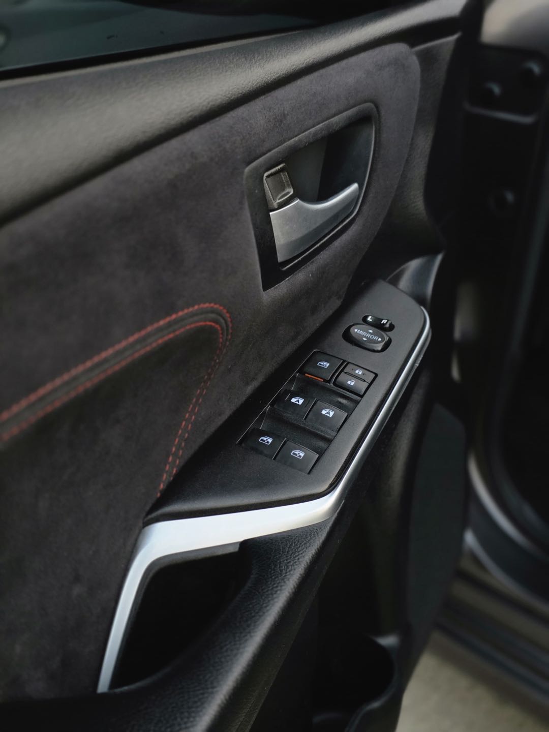 Car Image 2015 TOYOTA CAMRY XSE