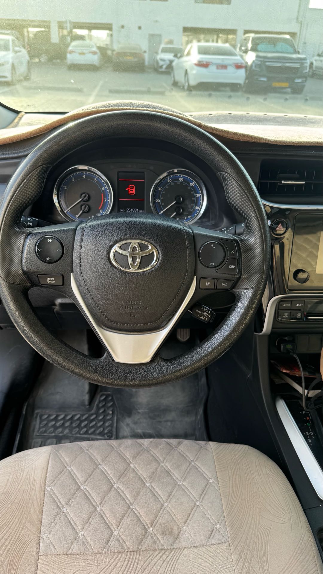 Car Image 2018 TOYOTA COROLLA LE