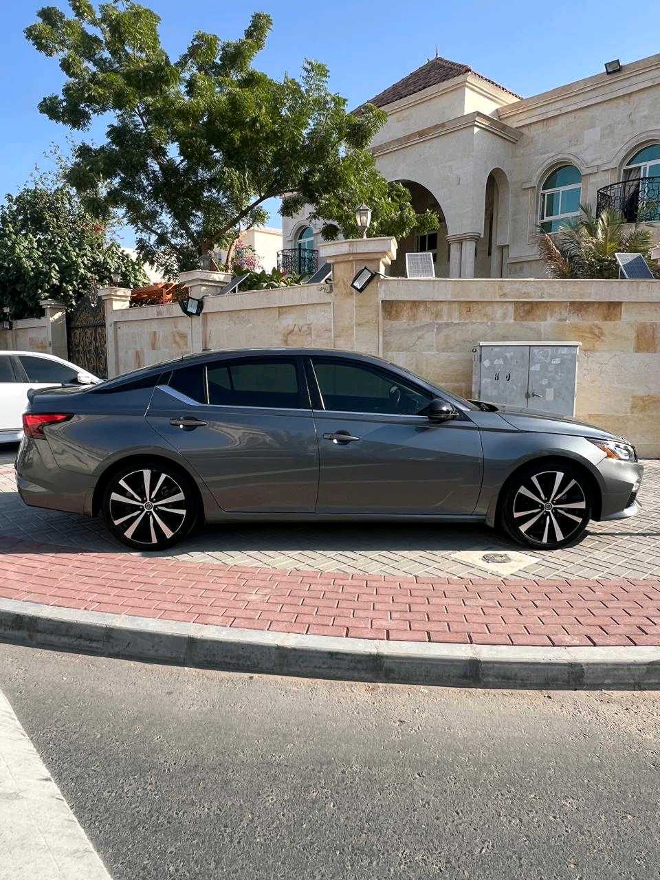 Car Image 2022 NISSAN ALTIMA SR