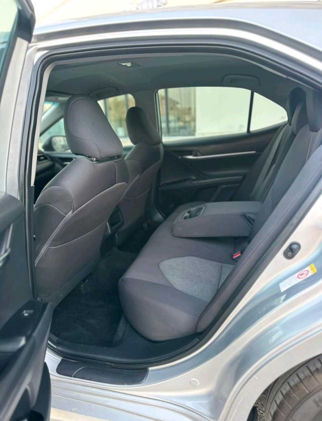 Car Image 2019 TOYOTA CAMRY LE