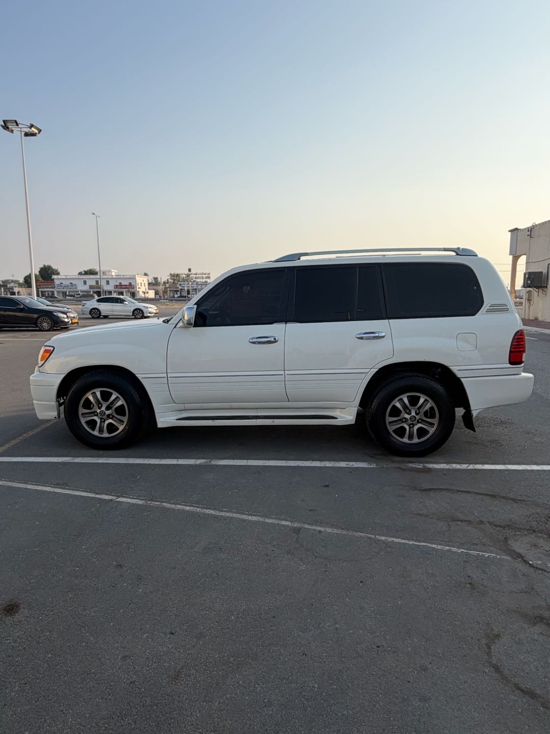 Car Image 1998 LEXUS LX 470