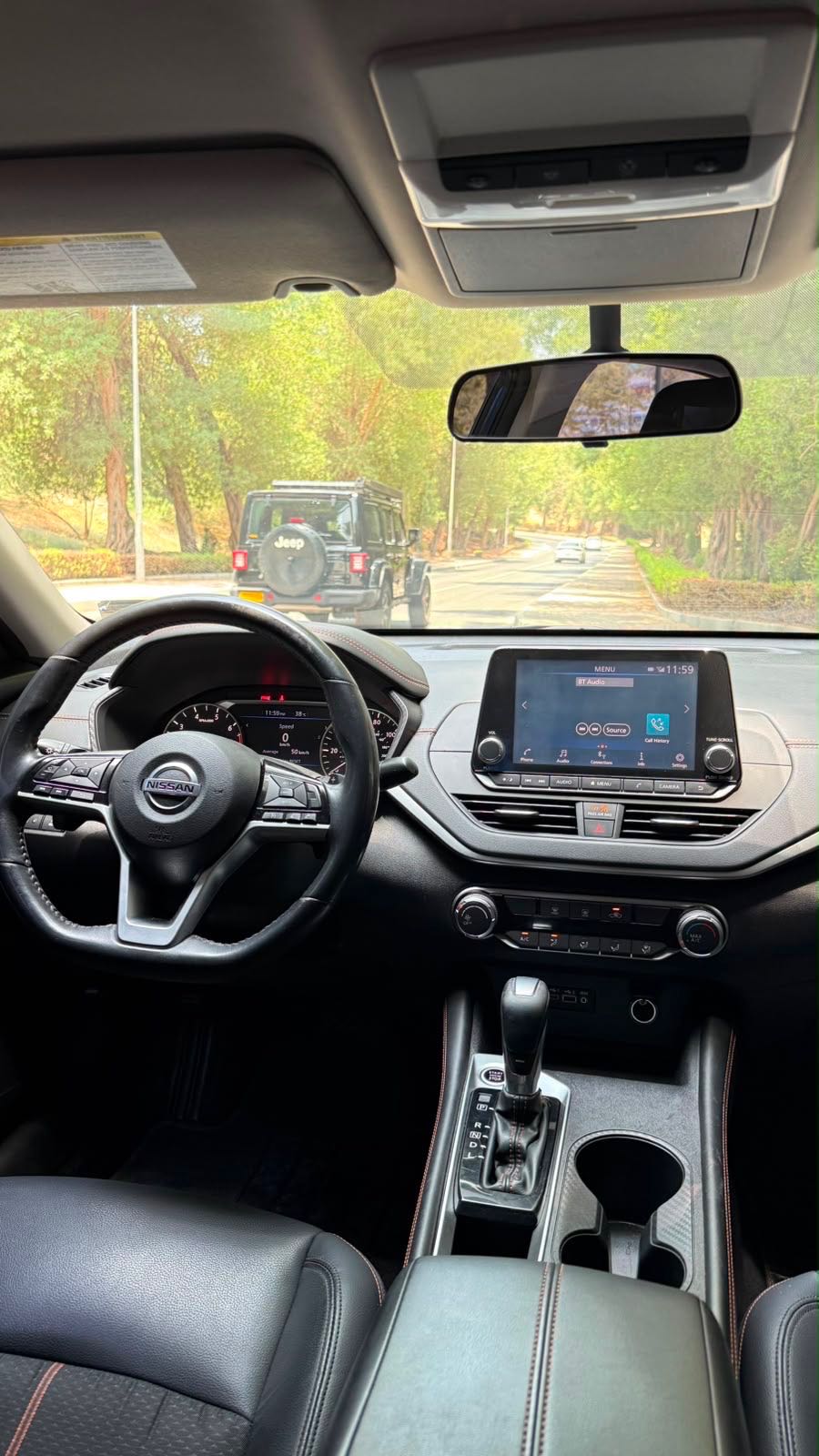 Car Image 2019 NISSAN ALTIMA SR