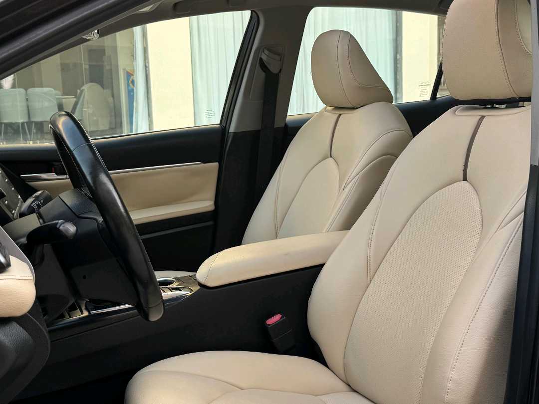 Car Image 2020 TOYOTA CAMRY XLE
