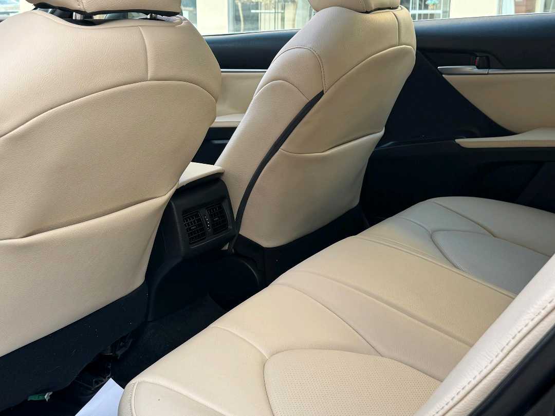 Car Image 2020 TOYOTA CAMRY XLE