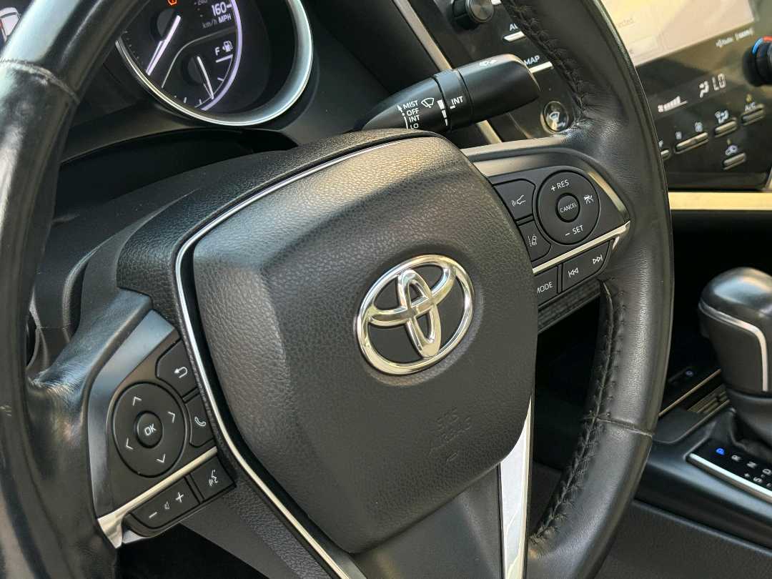 Car Image 2020 TOYOTA CAMRY XLE