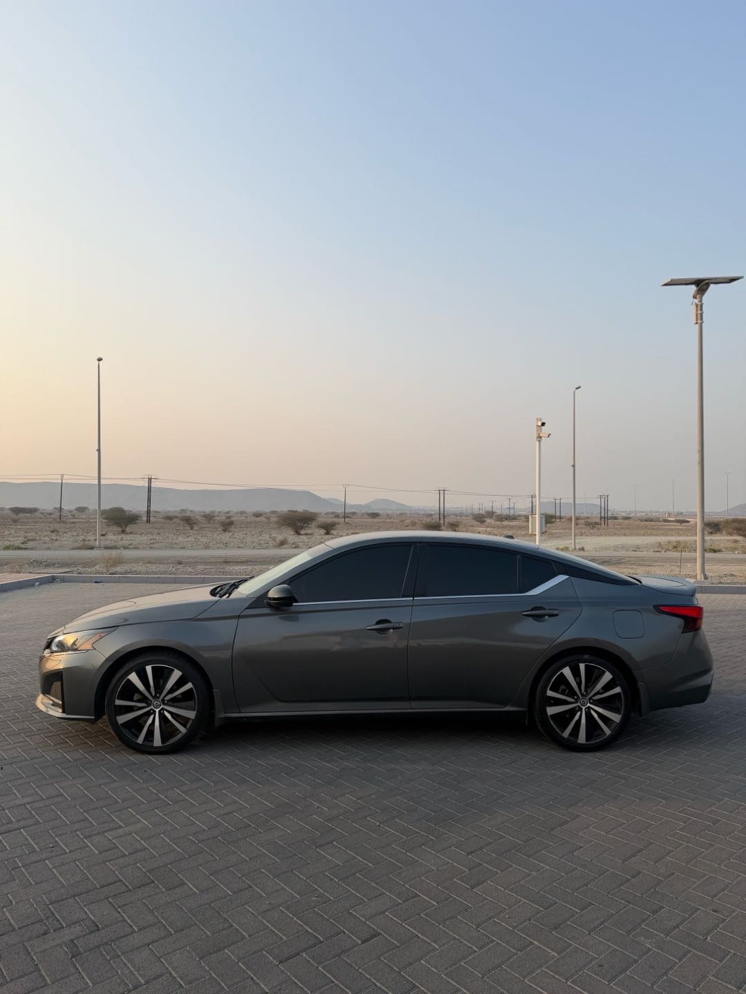 Car Image 2019 NISSAN ALTIMA SR