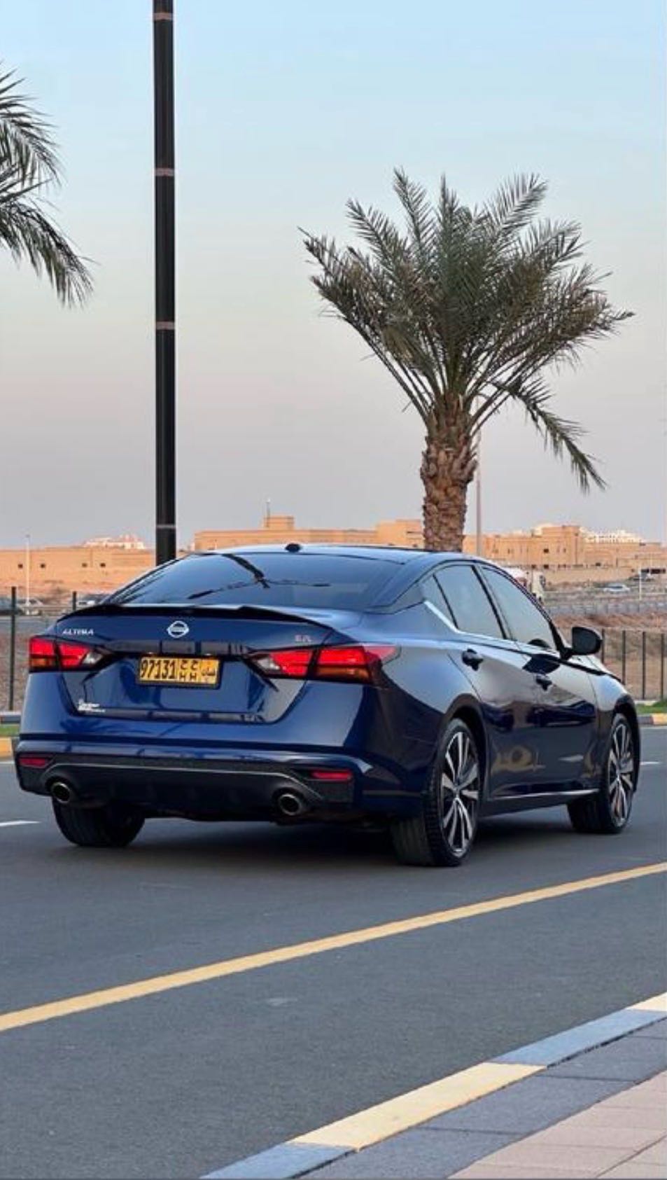 Car Image 2019 NISSAN ALTIMA SR
