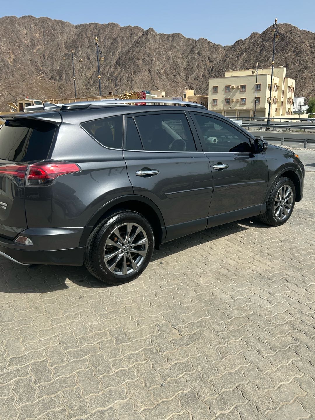 Car Image 2018 TOYOTA RAV4 LIMITED