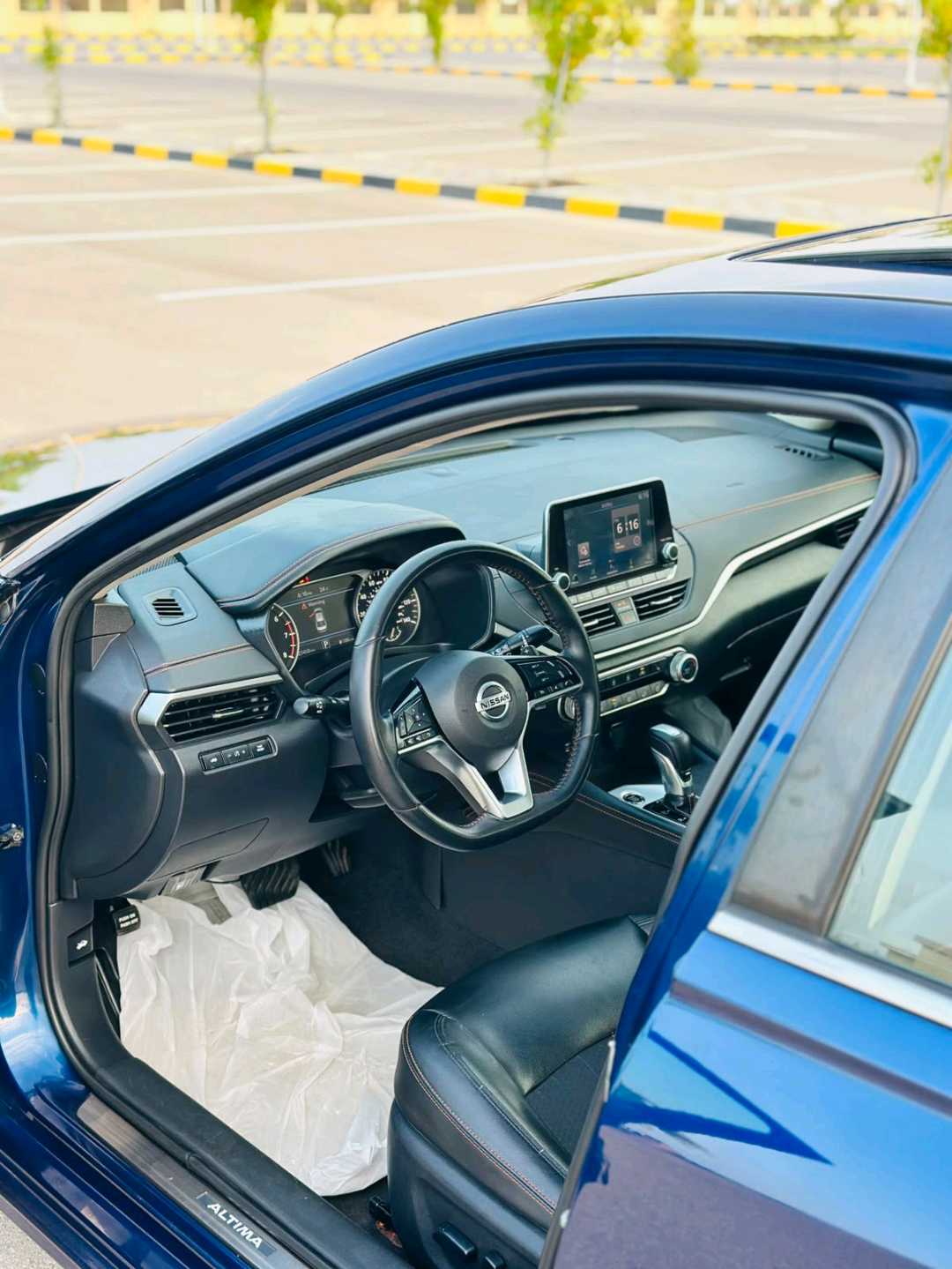 Car Image 2019 NISSAN ALTIMA SR