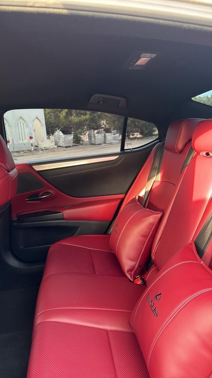 Car Image 2019 LEXUS ES F350