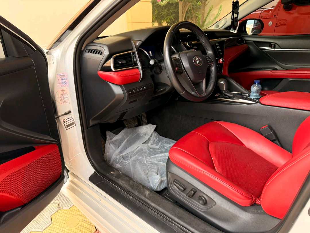 Car Image 2018 TOYOTA CAMRY XSE