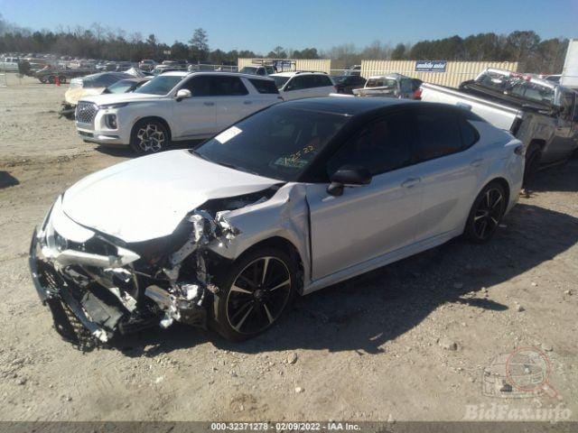 Car Image 2018 TOYOTA CAMRY XSE