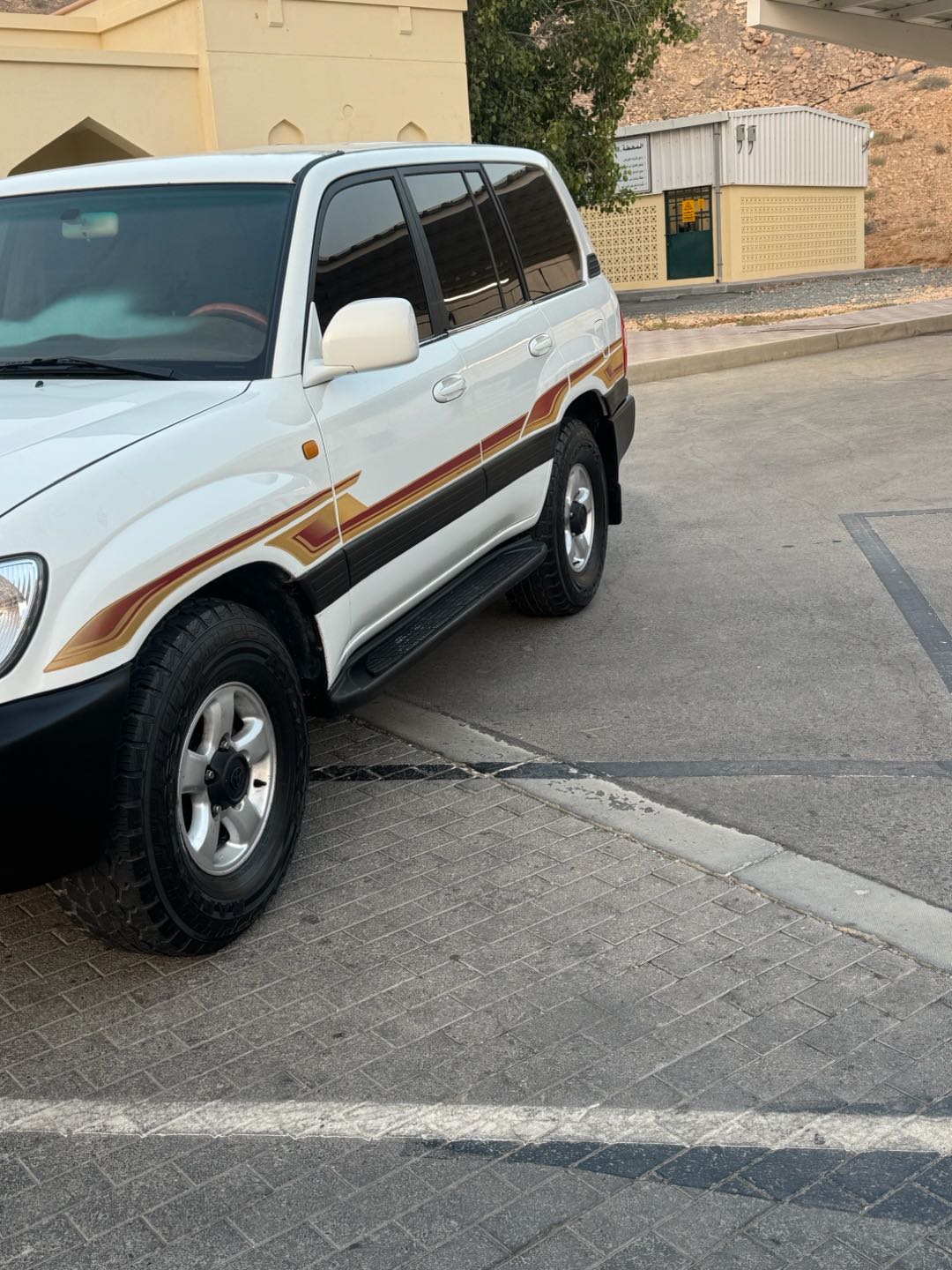 Car Image 1998 TOYOTA LAND CRUISER GX.R