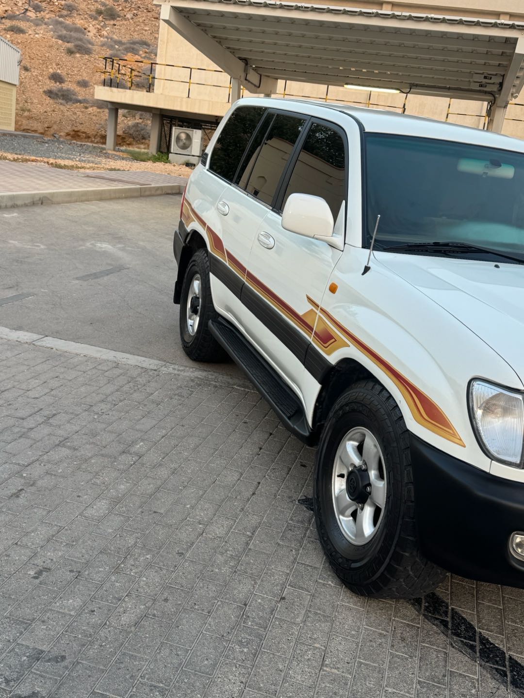 Car Image 1998 TOYOTA LAND CRUISER GX.R