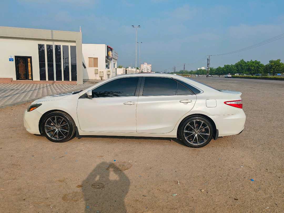 Car Image 2015 TOYOTA CAMRY XSE