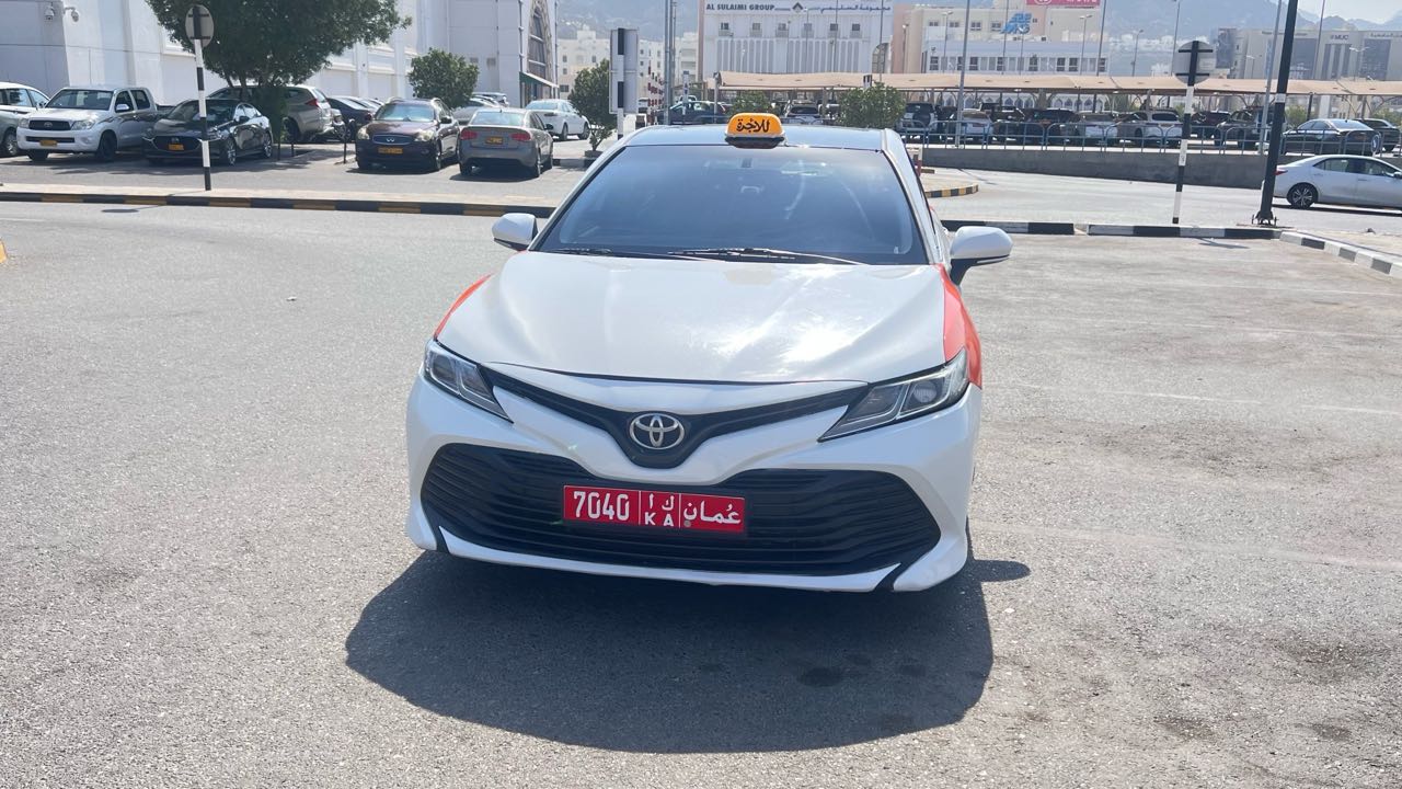 Car Image 2019 TOYOTA CAMRY LE