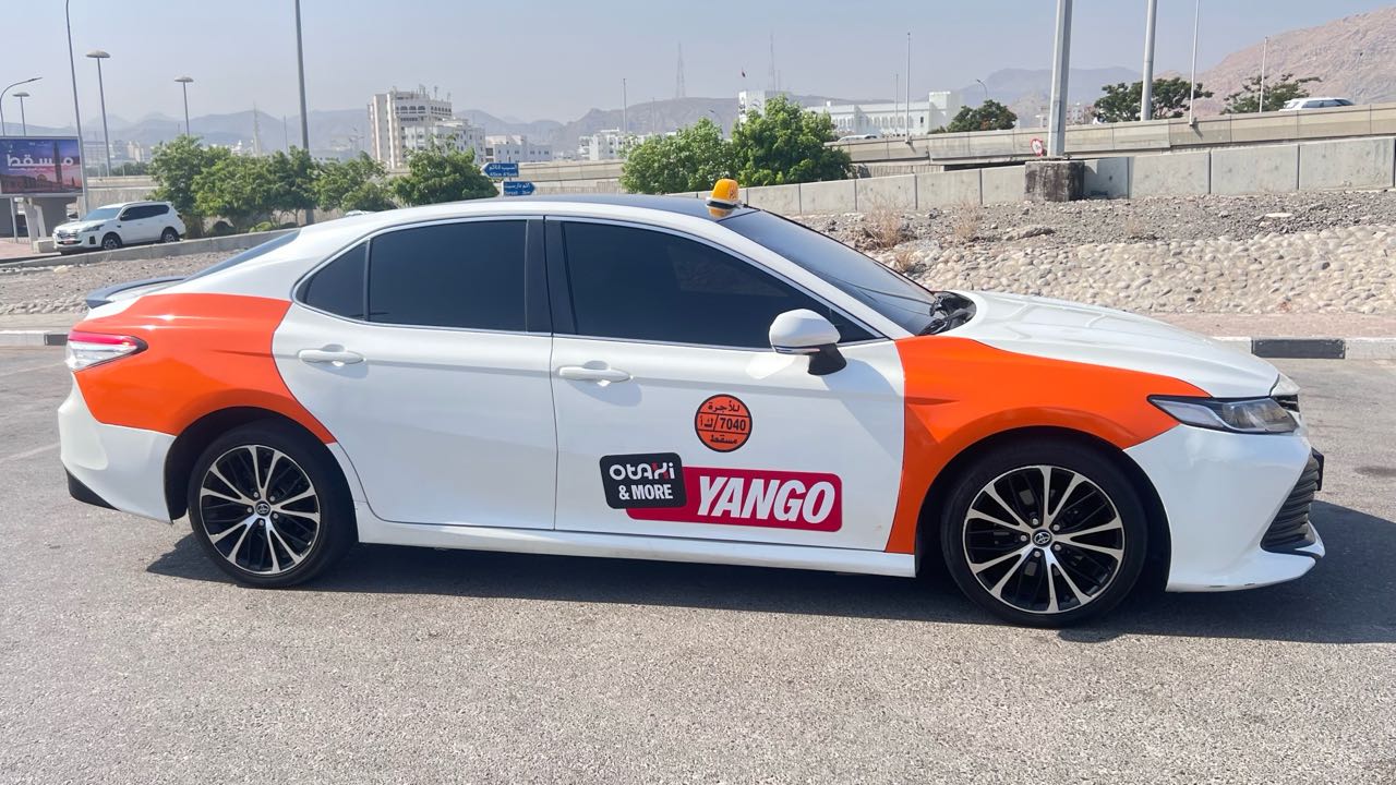 Car Image 2019 TOYOTA CAMRY LE