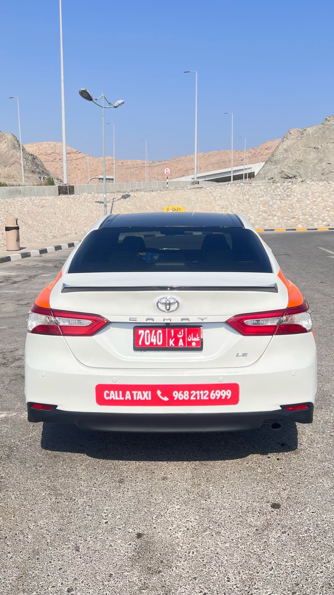 Car Image 2019 TOYOTA CAMRY LE