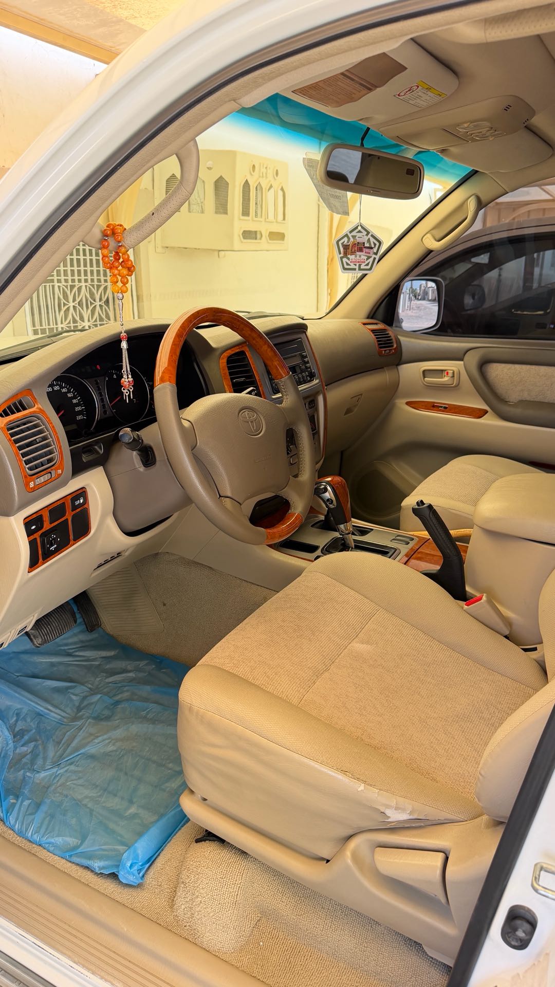 Car Image 2005 TOYOTA LAND CRUISER GX.R