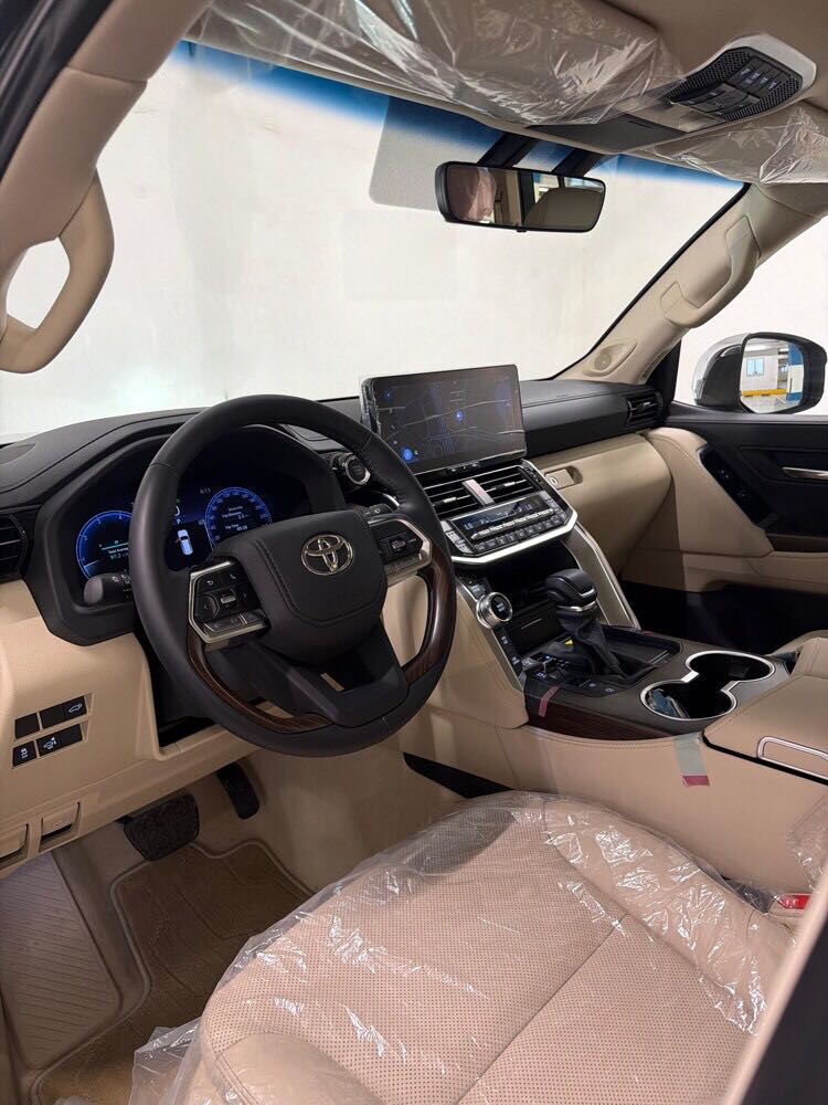 Car Image 2025 TOYOTA LAND CRUISER VX