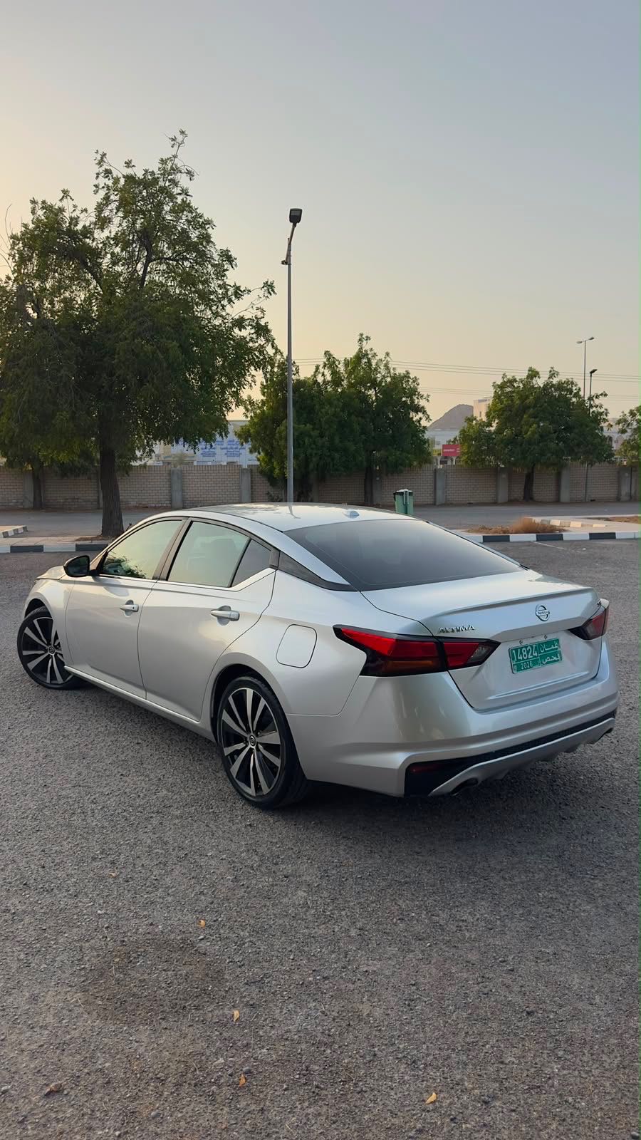 Car Image 2019 NISSAN ALTIMA SR