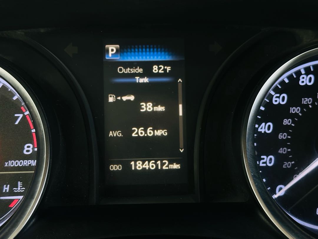Car Image 2018 TOYOTA CAMRY LE