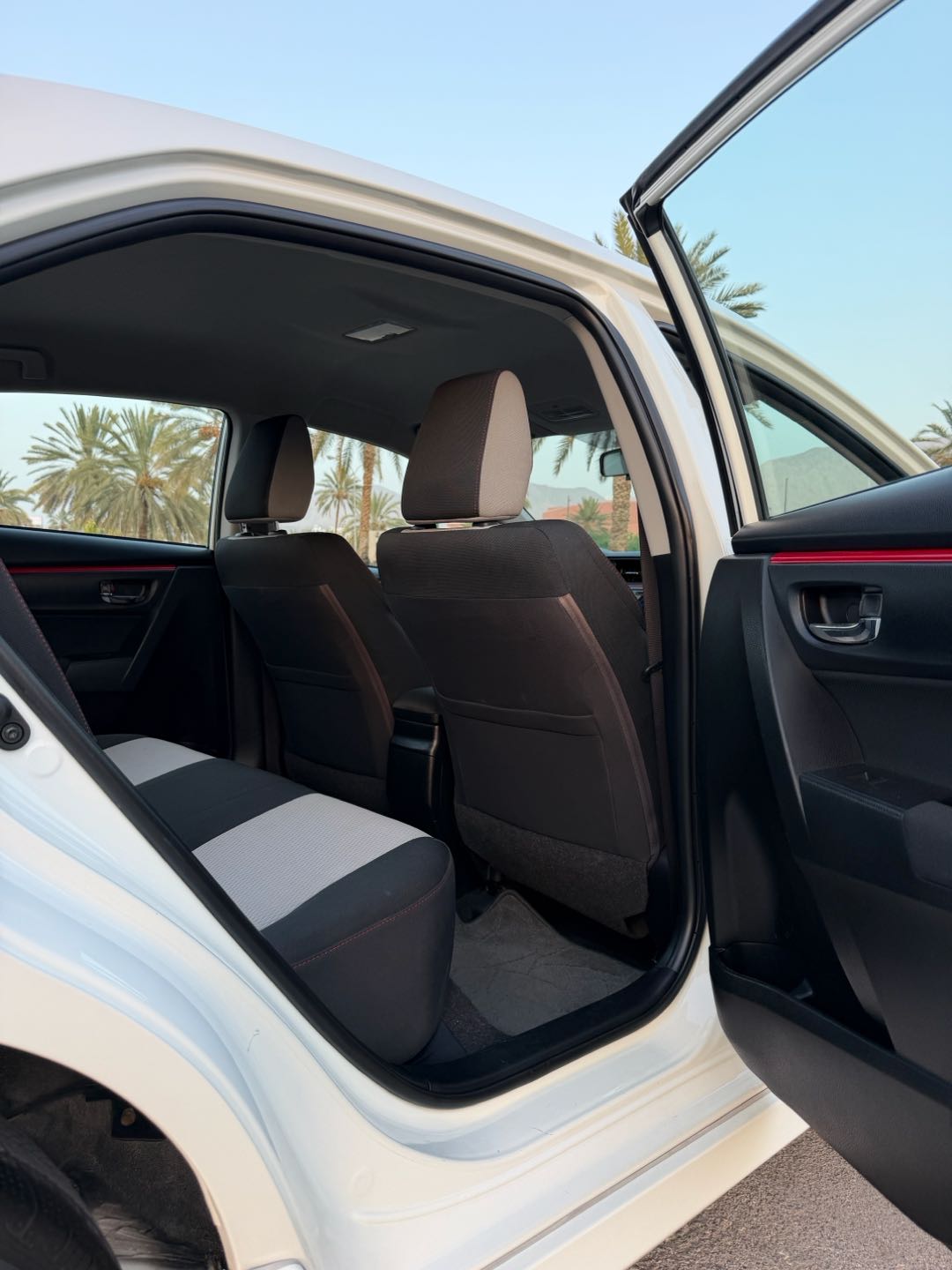 Car Image 2018 TOYOTA COROLLA ☓