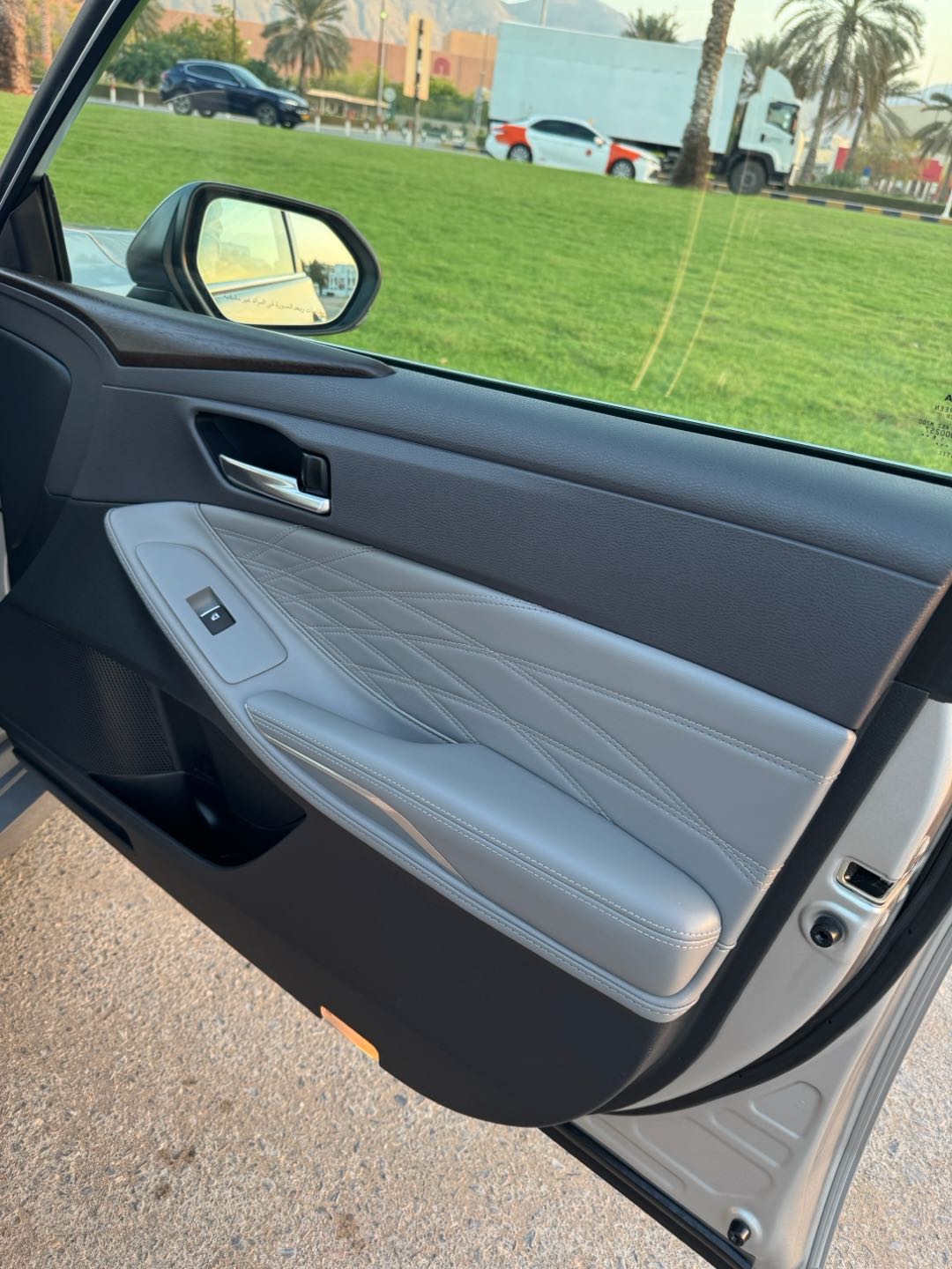 Car Image 2019 TOYOTA AVALON LIMITED