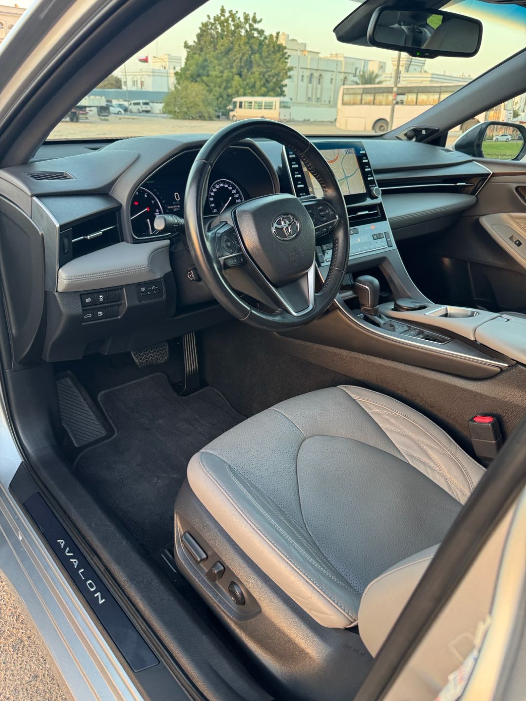 Car Image 2019 TOYOTA AVALON LIMITED