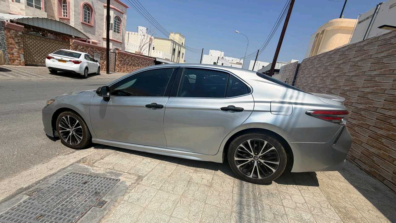 Car Image 2018 TOYOTA CAMRY SE