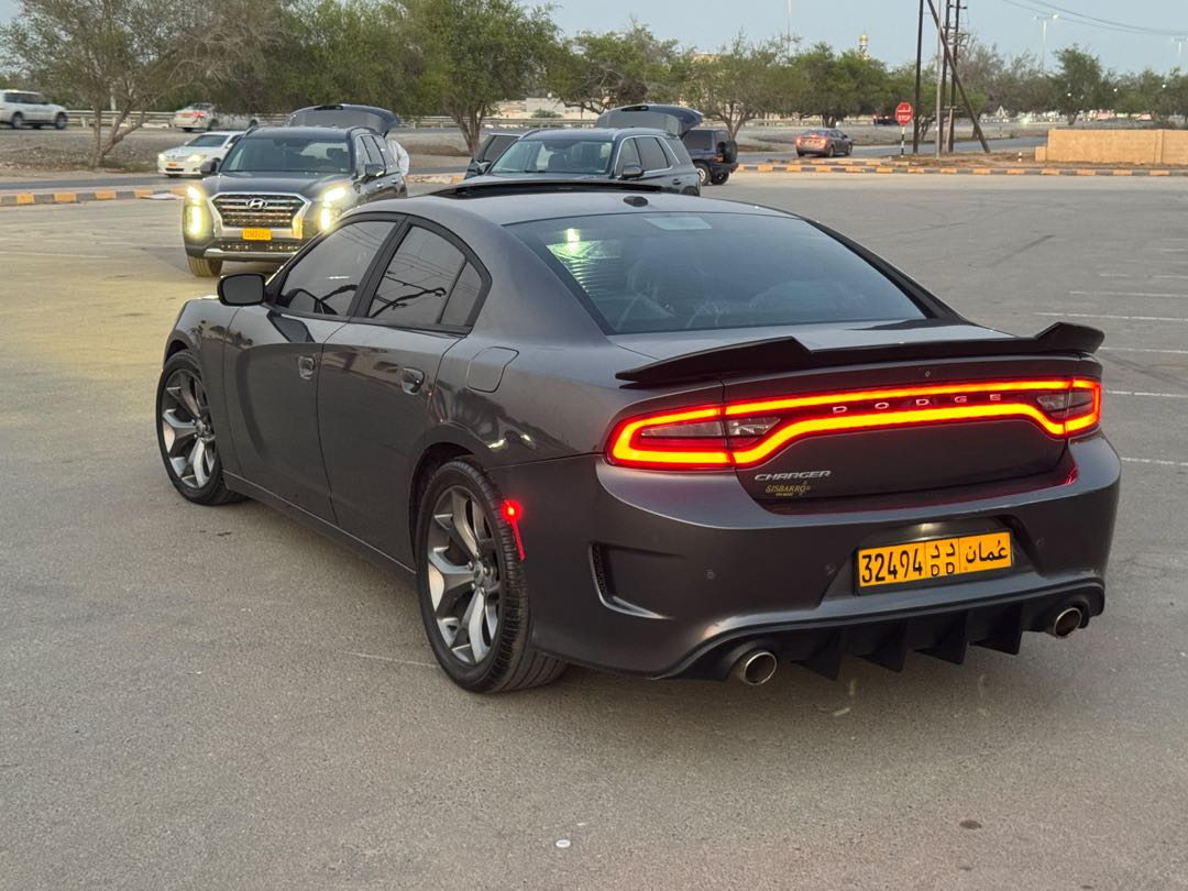 Car Image 2019 DODGE CHARGER SXT