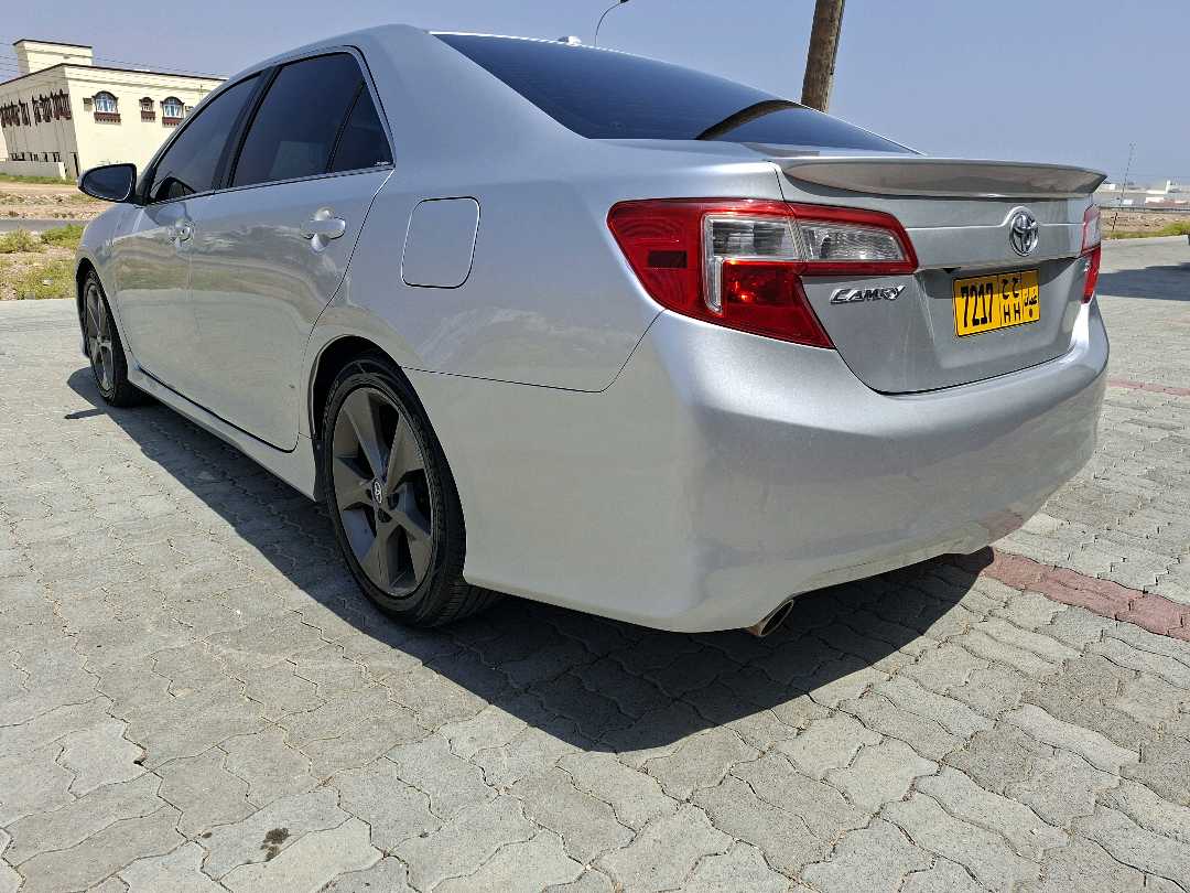 Car Image 2014 TOYOTA CAMRY SE