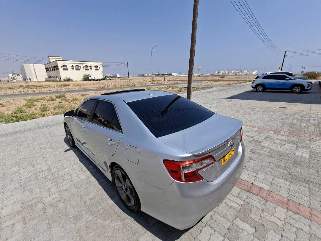 Car Image 2014 TOYOTA CAMRY SE