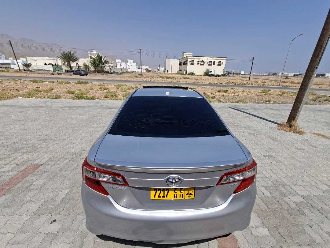 Car Image 2014 TOYOTA CAMRY SE
