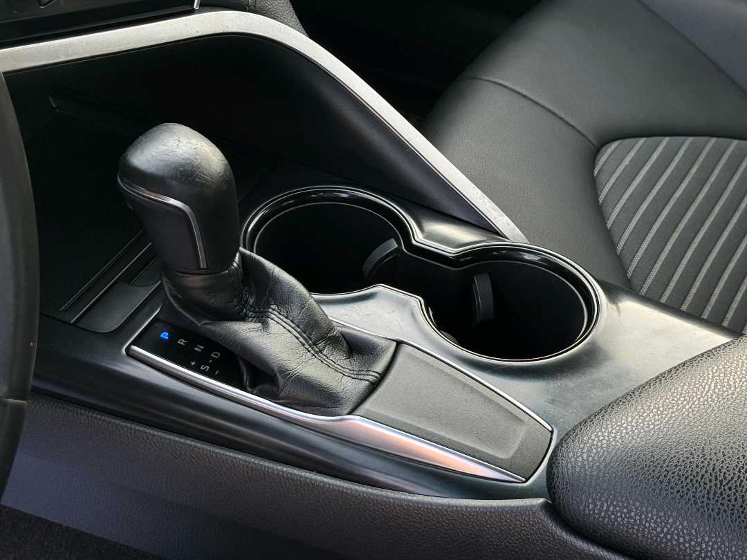 Car Image 2018 TOYOTA CAMRY SE