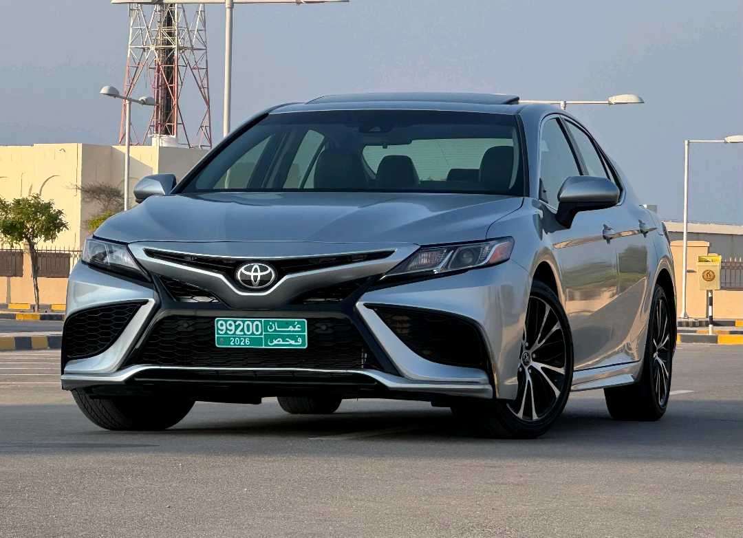 Car Image 2018 TOYOTA CAMRY SE