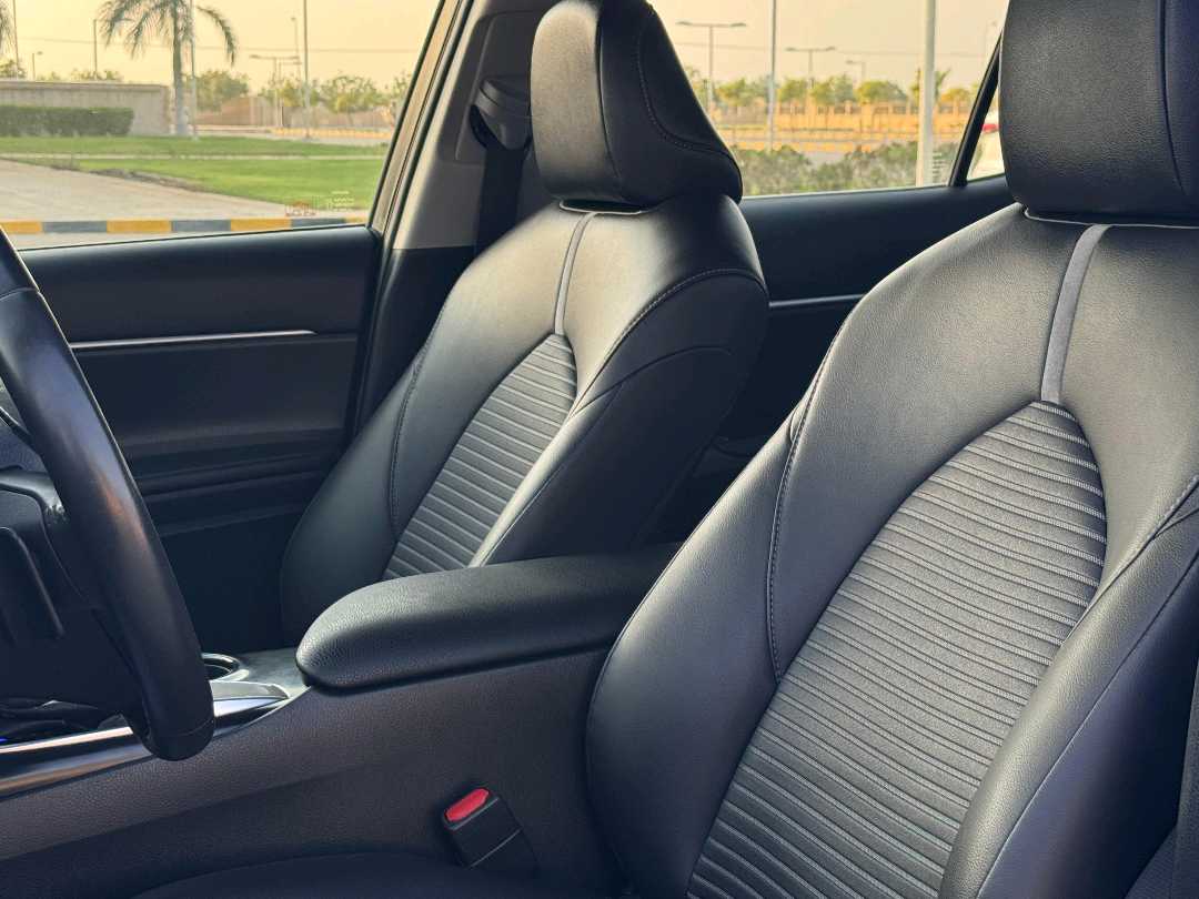 Car Image 2018 TOYOTA CAMRY SE