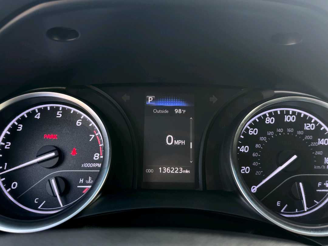 Car Image 2018 TOYOTA CAMRY SE