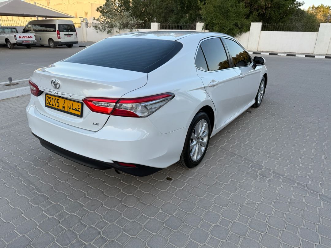 Car Image 2019 TOYOTA CAMRY LE