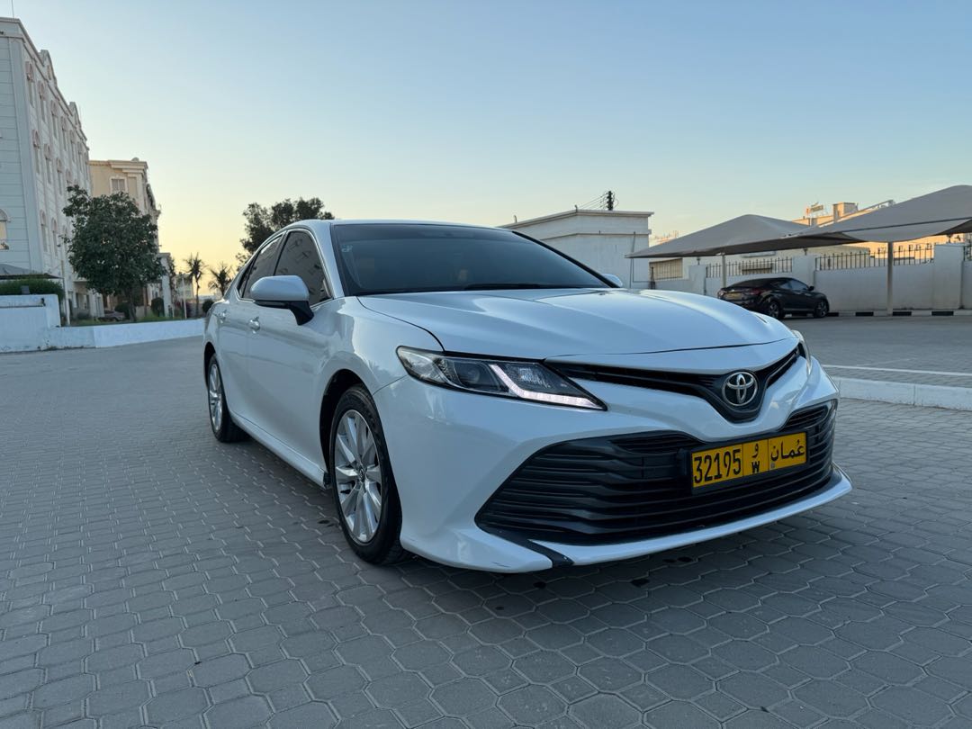 Car Image 2019 TOYOTA CAMRY LE