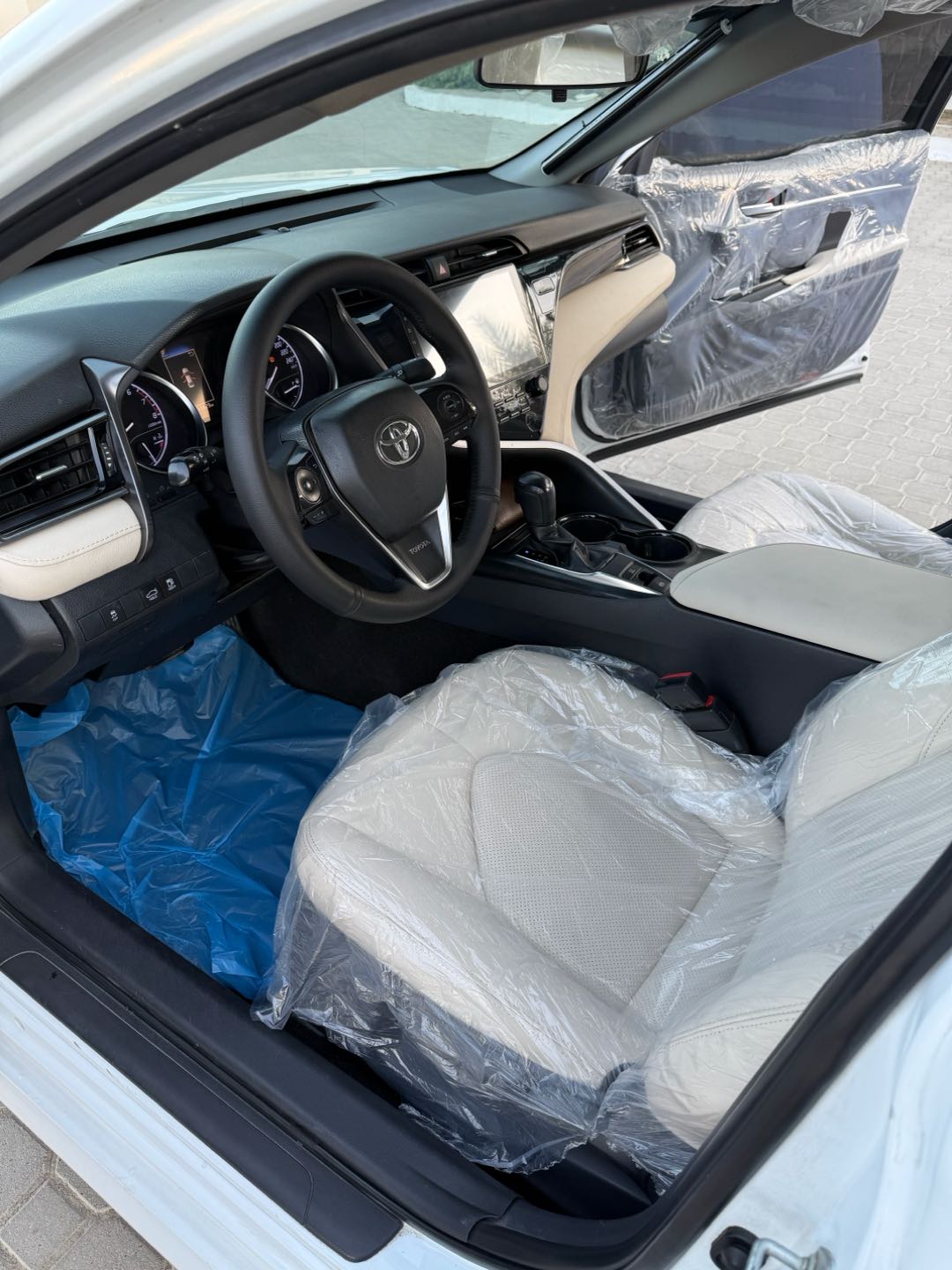 Car Image 2019 TOYOTA CAMRY LE